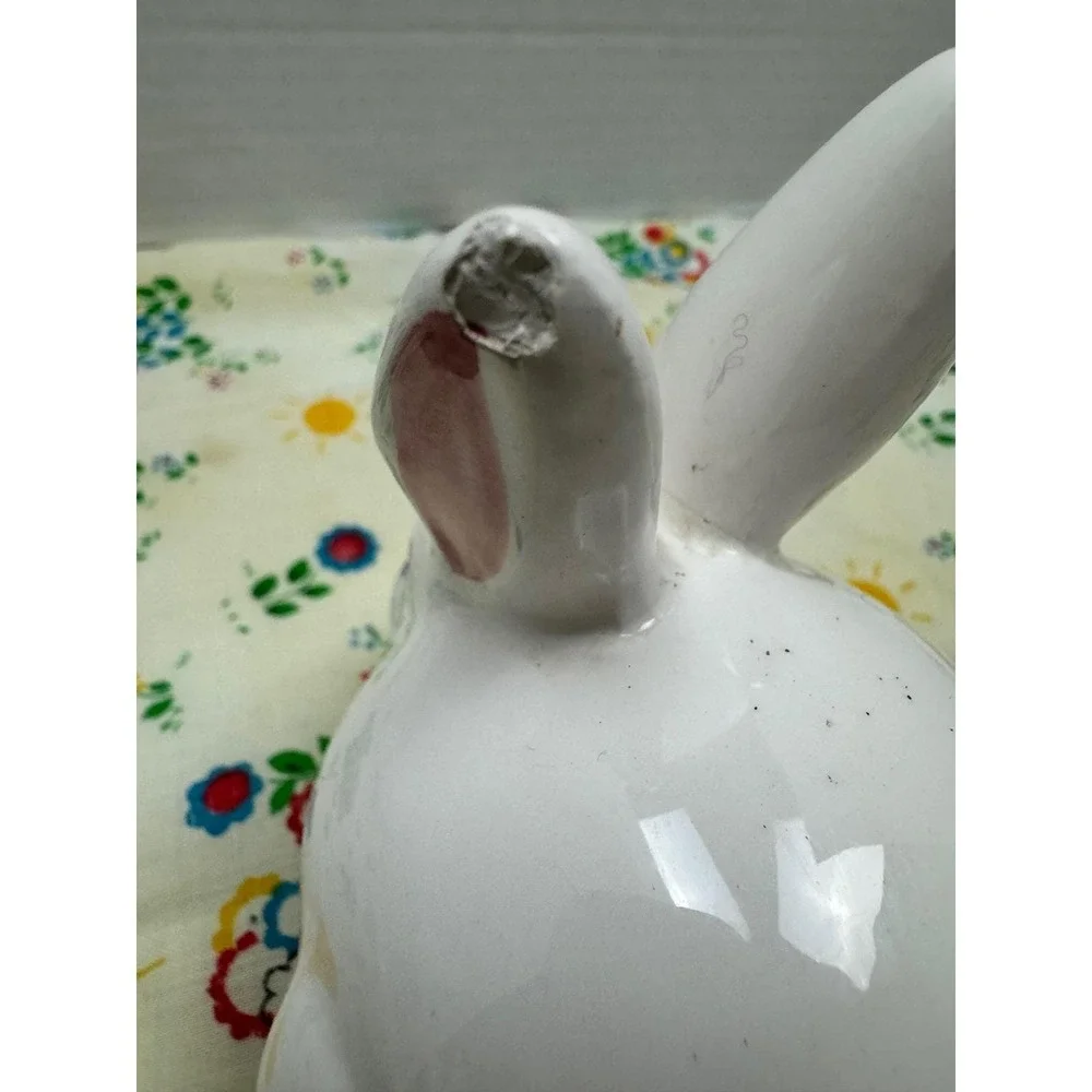 VTG White Ceramic Rabbit Figurine Cotton Tail Bunny Cotton Ball Dispenser Easter